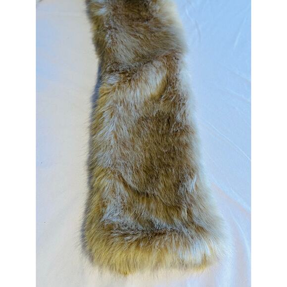 Ann Taylor LOFT Beautiful Glamour Luxurious Warm Faux Fur Crossover Scarf NWT - Picture 4 of 7